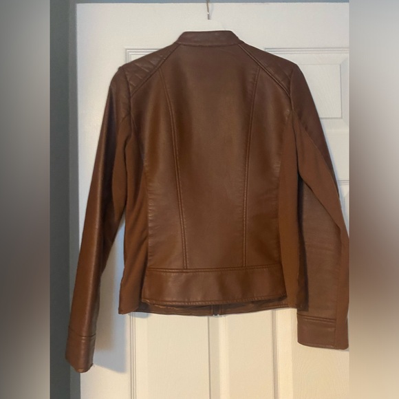 Faux leather jacket for your Fall outs and abouts🤎🍂🍁 - Picture 3 of 5